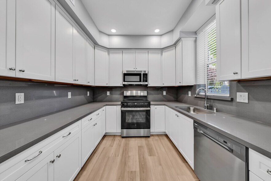 Building Photo - 2020 Dwight Way