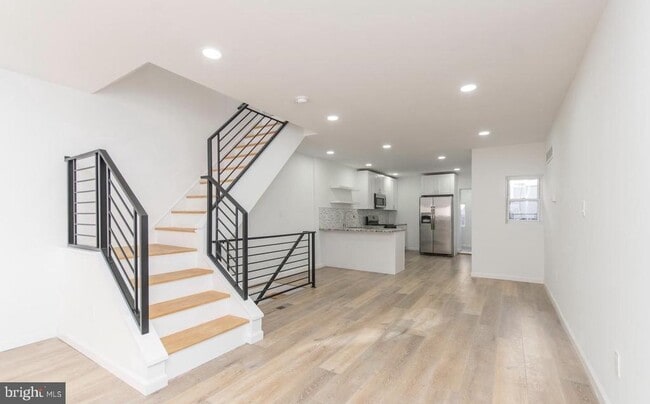 Building Photo - 5729 Delancey St