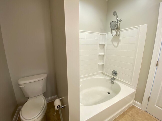 Building Photo - End Unit Townhouse in Pennington Square