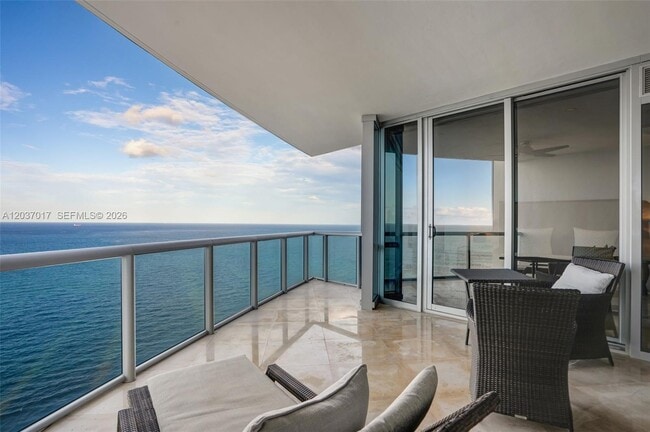 Building Photo - 17121 Collins Ave
