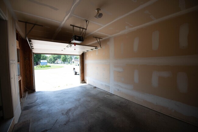 Building Photo - 1128 Madison St