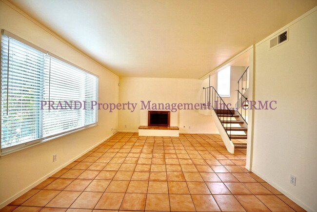 Building Photo - Corner Unit Townhome with Storage and A/C