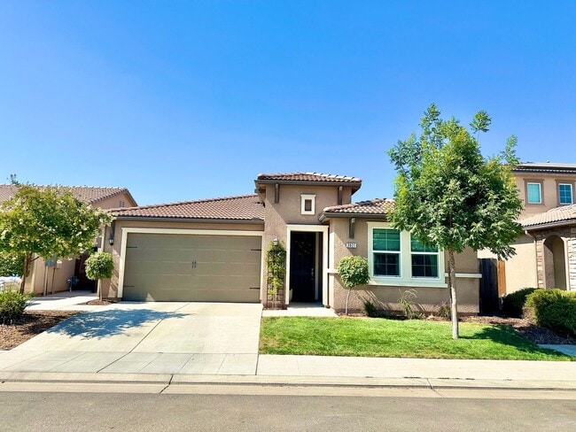 Primary Photo - North Clovis 3/3 with Bonus Room and Pool