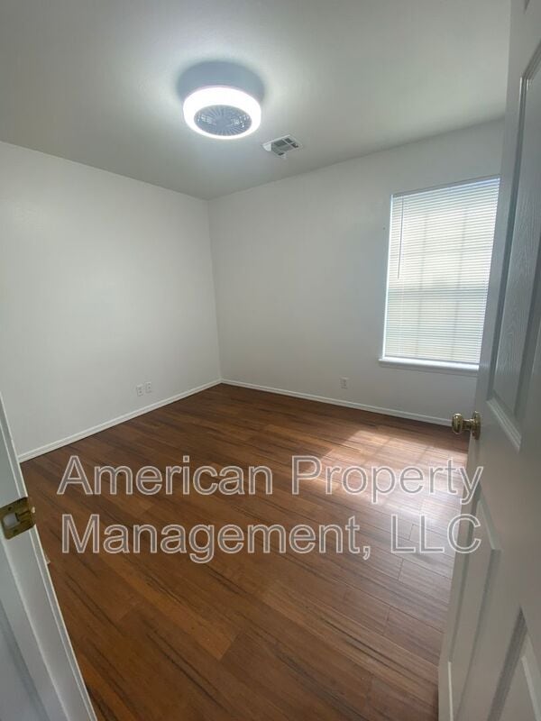 Building Photo - 6318 S Newport Ave