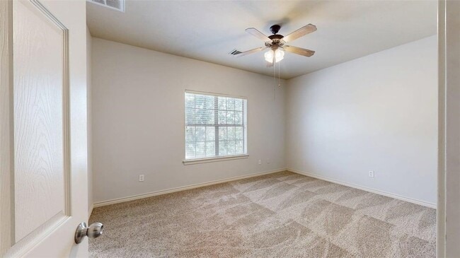 Building Photo - 332 Forest Dr Loop