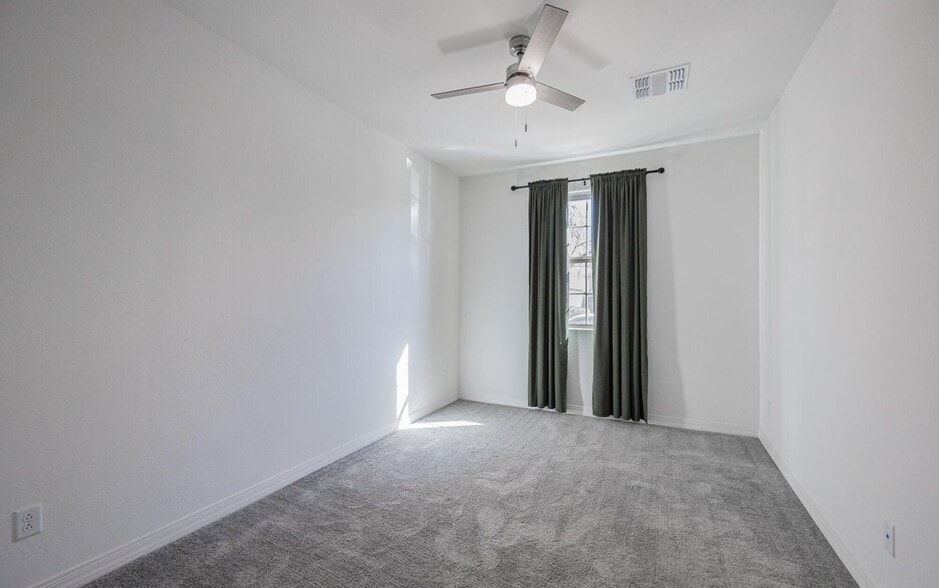 Building Photo - 5726 S 30th Gln