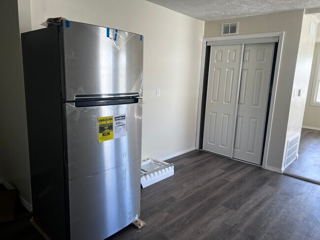 Building Photo - 5349 Pickford Dr