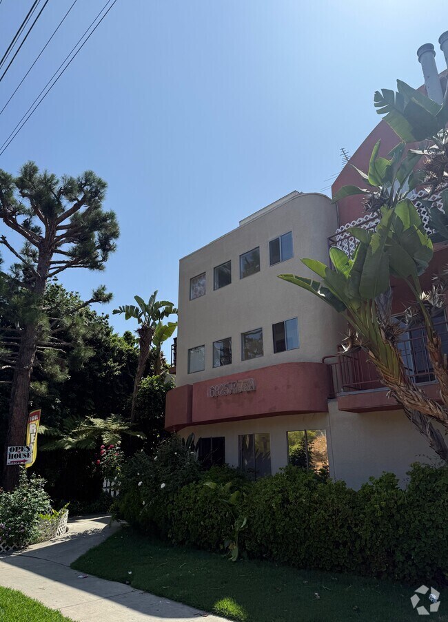 Building Photo - HSK