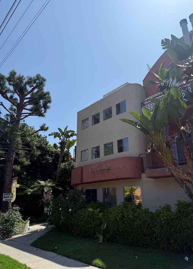 Building Photo - HSK