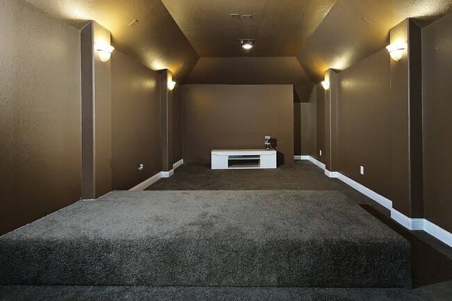 Building Photo - 27 Tioga Pl