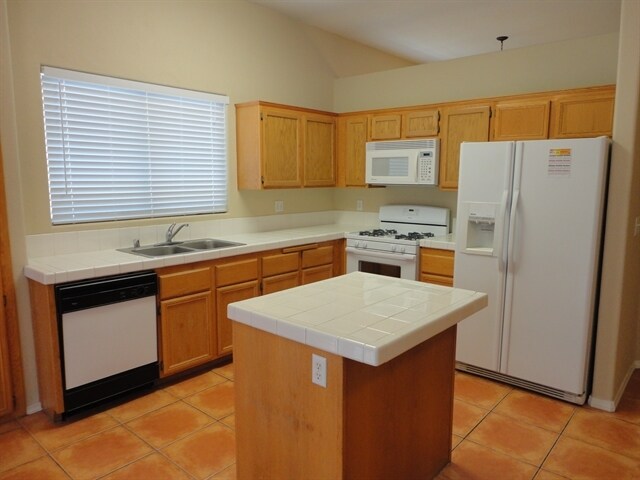 Building Photo - 222 Mariposa Way