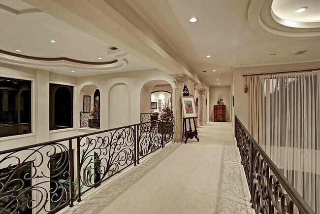 Building Photo - 11101 S Country Squire