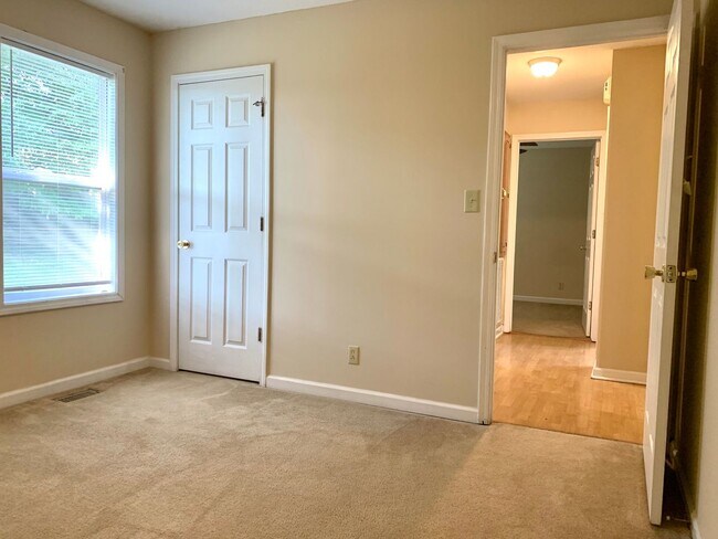 Building Photo - 1024 Poppy Seed Dr