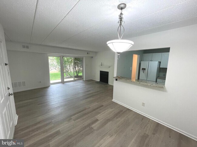 Building Photo - 62 Le Forge Ct