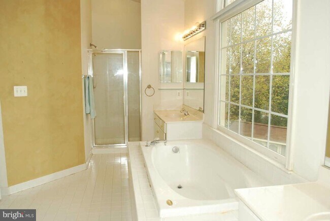 Building Photo - A rare opportunity to experience spacious, sophisticated living in a premier location.