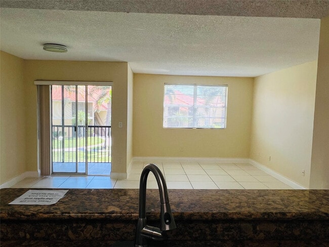 Building Photo - 1241 SW 46th Ave