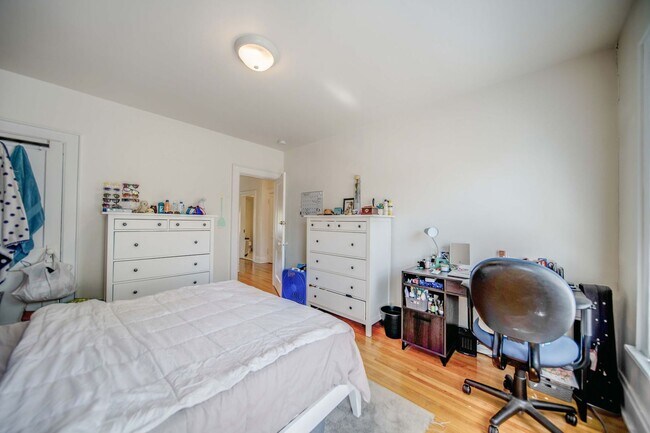 Building Photo - Charming 5-Bedroom Home with Exposed Brick and Modern Upgrades