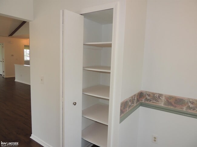 Building Photo - 1600 Stonecrest Dr