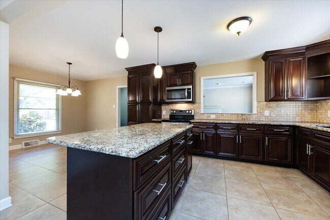 Building Photo - 5400 Farmbrook Dr