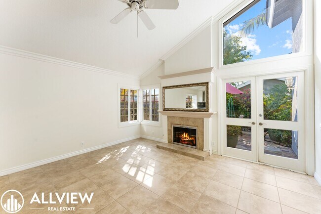 Building Photo - Elegant 3 Bed 2 Bath Home Available in the Heart of Woodbridge!
