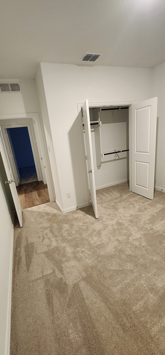 Building Photo - 10029 Little Tree Ln