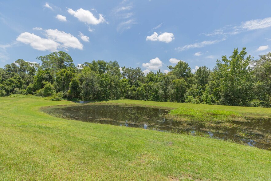 Building Photo - 15939 Fishhawk View Dr
