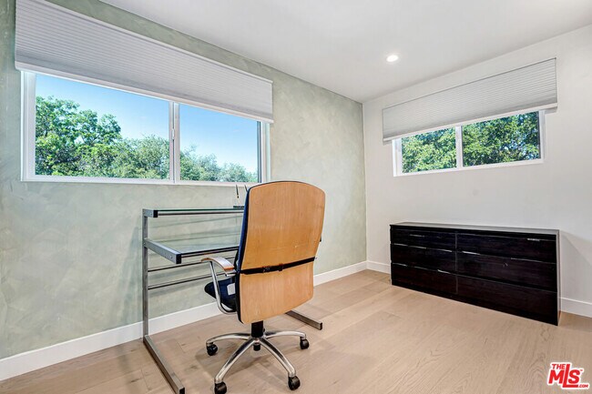 Building Photo - 4611 Louise Ave