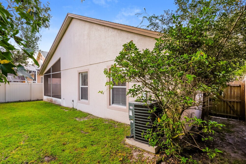 Building Photo - 665 Buckingham Dr