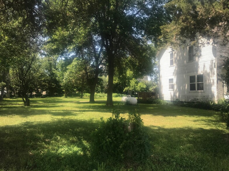 Yard - 305 4th St