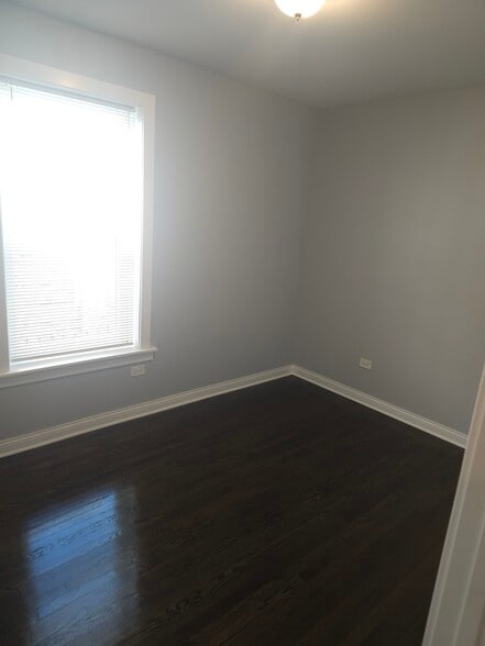 Building Photo - 7627 S King Dr