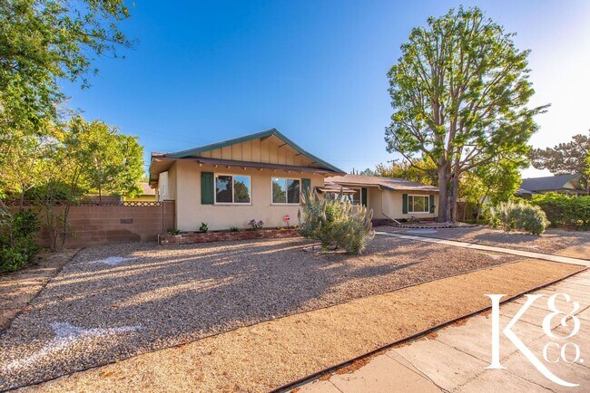 Building Photo - Charming 3-Bedroom Home with Pool in Prime...