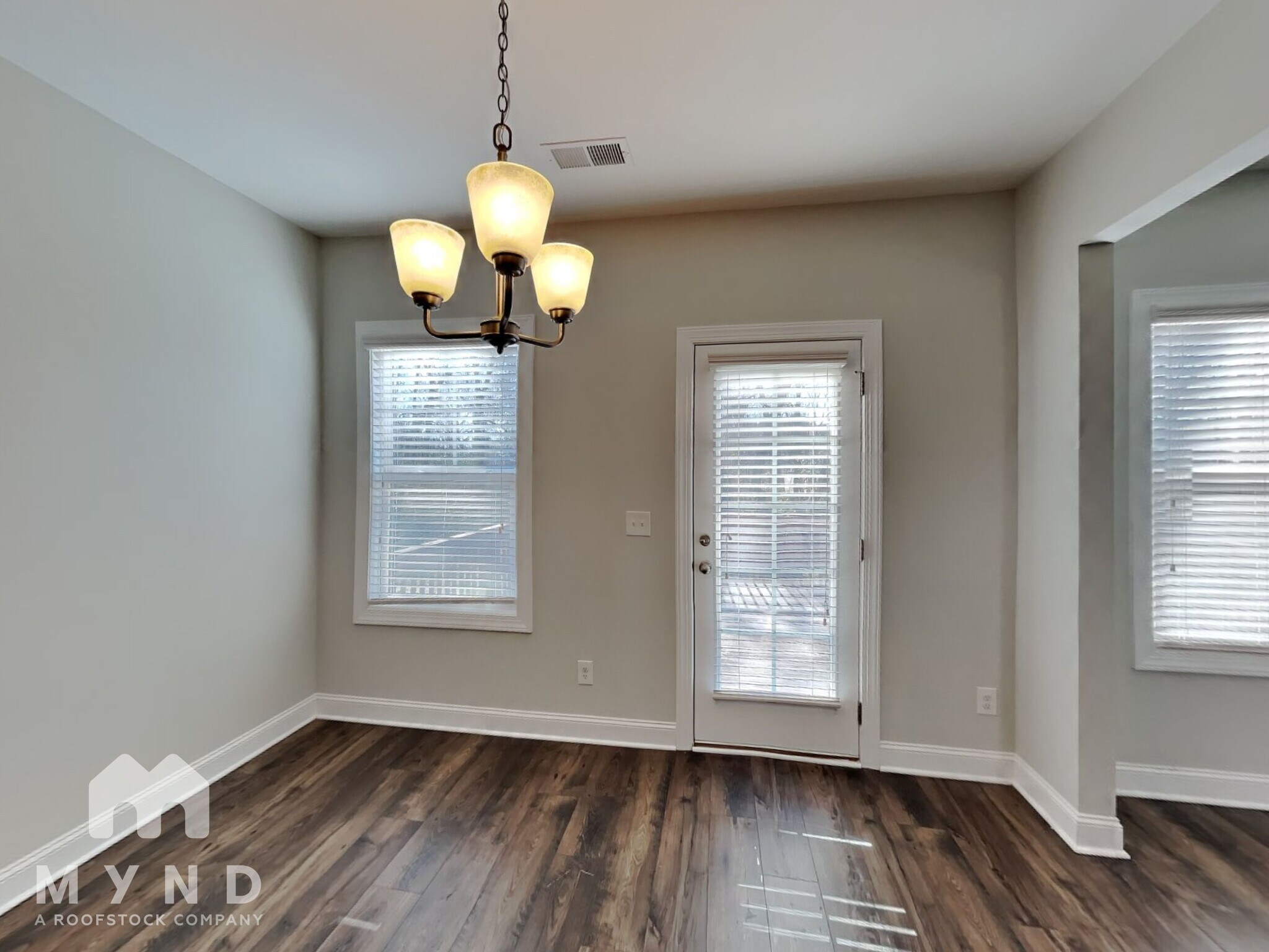 Building Photo - 1212 Silver Farm Rd