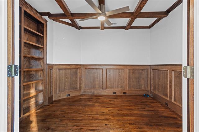 Building Photo - 1925 Manor Way Dr