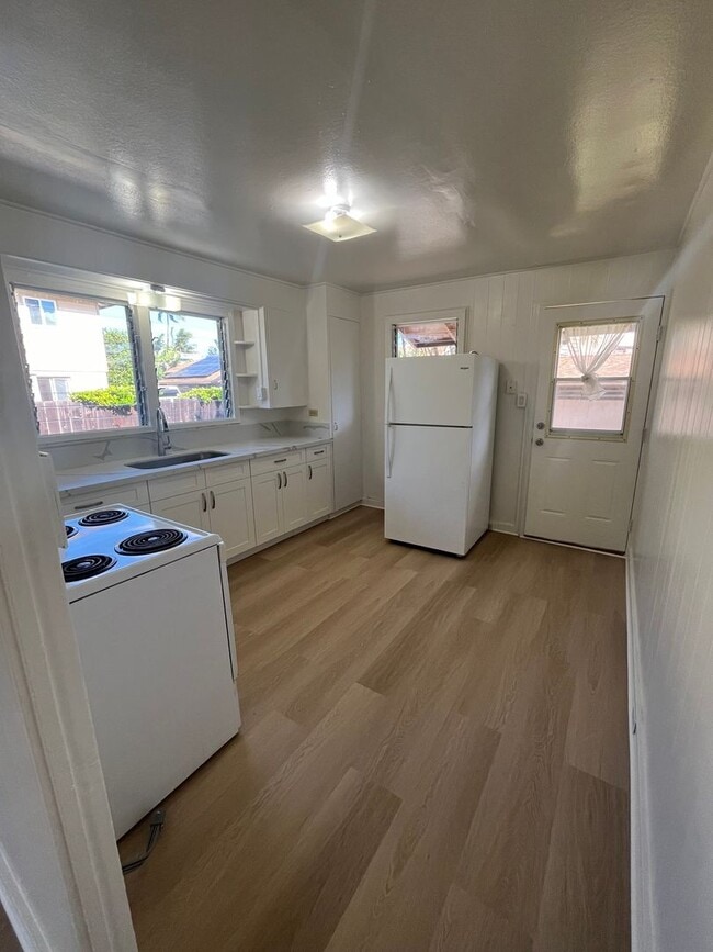 Building Photo - Oneula