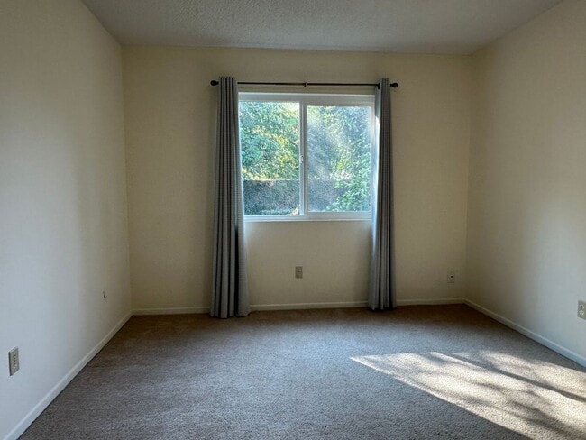 Building Photo - 409 Quailridge Rd