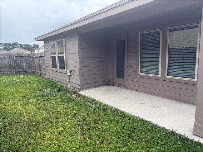 Building Photo - 16817 Lonely Pines Dr