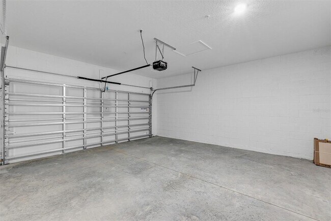 Building Photo - 1851 Pinecliff Dr