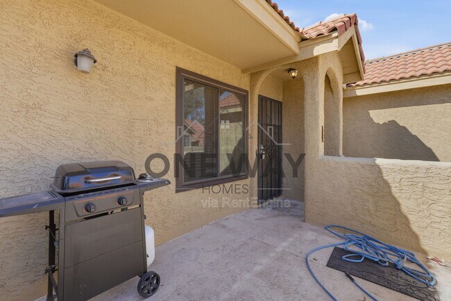 Building Photo - 1126 W Elliot Rd