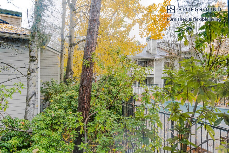 Building Photo - 15850 NE 40th St