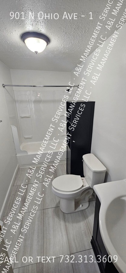 Building Photo - 901 N Ohio Ave