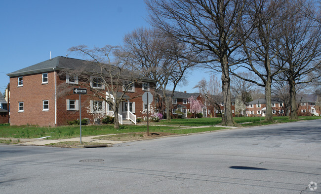 Building Photo - Riverfront Park Apartments