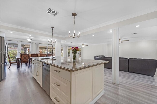 Building Photo - 215 Entrada Dr