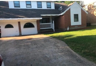 Building Photo - 2435 Cliff Teen Ct