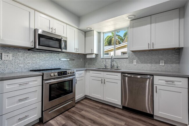 Building Photo - 326 SE 3rd Terrace