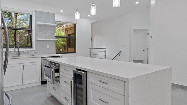 Building Photo - 15533 N Miami Lakeway
