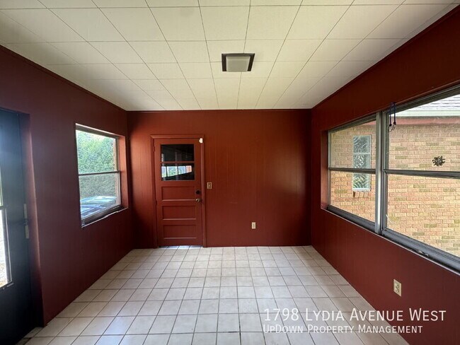 Building Photo - 1798 Lydia Ave W