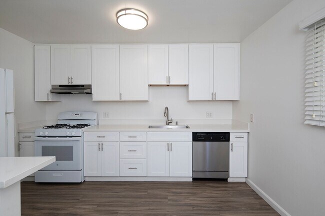 Building Photo - OPEN HOUSE: 12/6 11AM-12PM ~ Beautifully Remodeled 2 BR in South Park