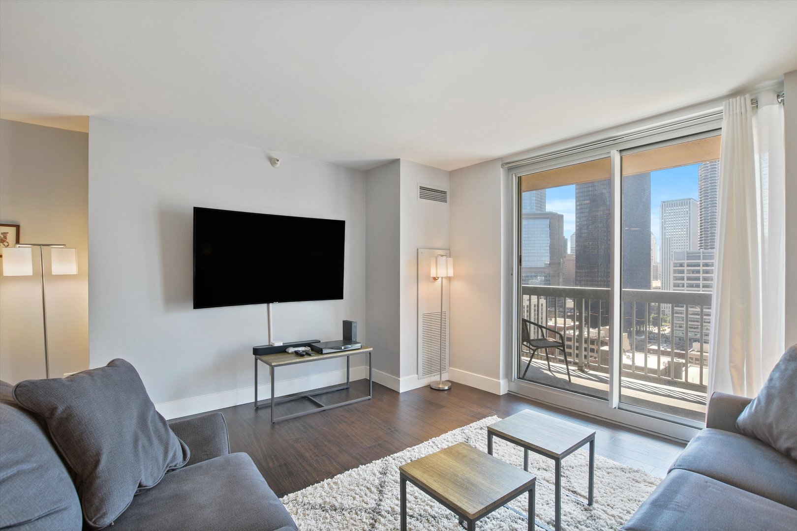 Building Photo - 545 N Dearborn St