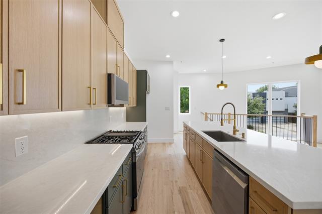 Building Photo - 4605 Belmont Ave