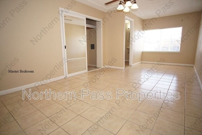 Building Photo - 10551 Kinross Ave